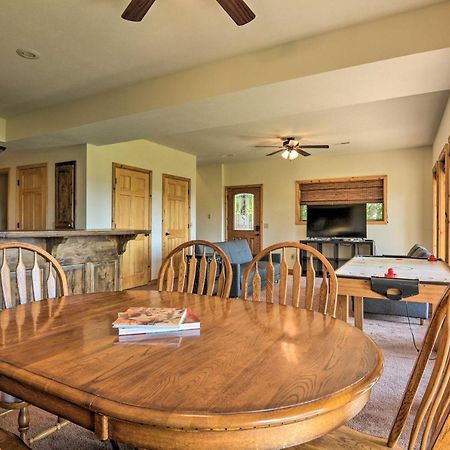 Spacious Log Cabin With Fire Pit And Game Room! Eureka Springs Exteriör bild