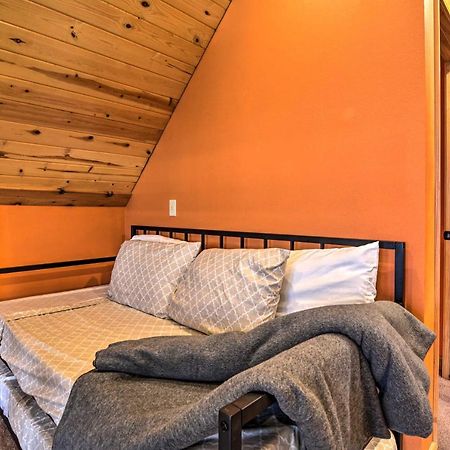 Spacious Log Cabin With Fire Pit And Game Room! Eureka Springs Exteriör bild