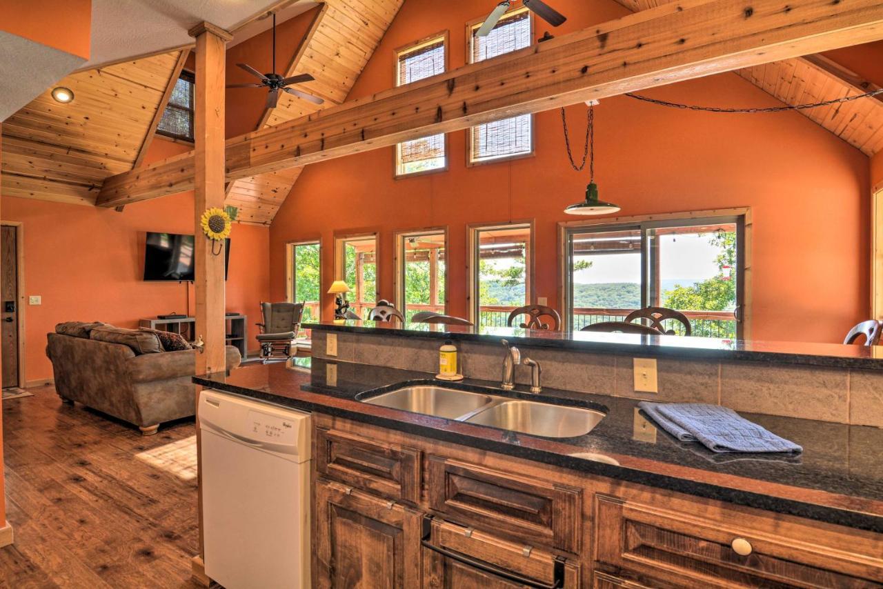 Spacious Log Cabin With Fire Pit And Game Room! Eureka Springs Exteriör bild