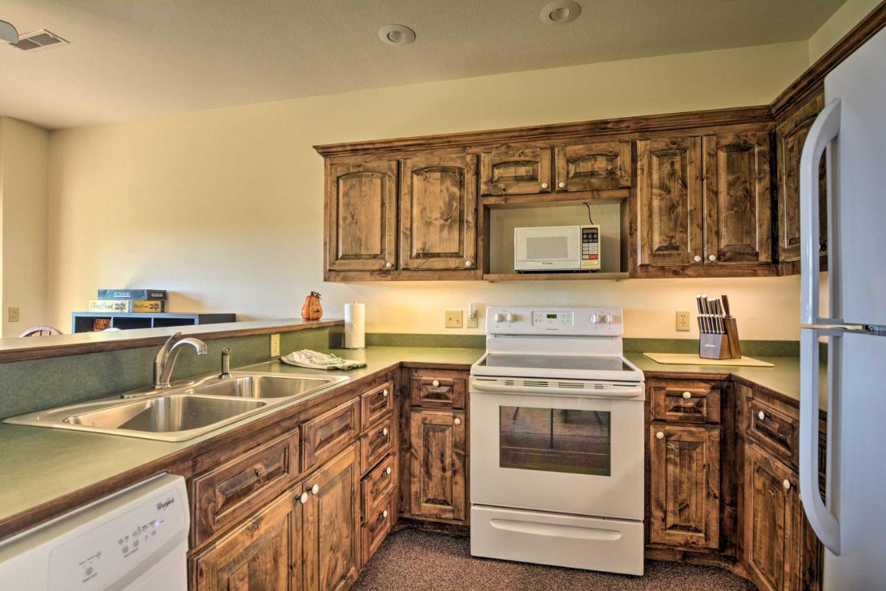 Spacious Log Cabin With Fire Pit And Game Room! Eureka Springs Exteriör bild