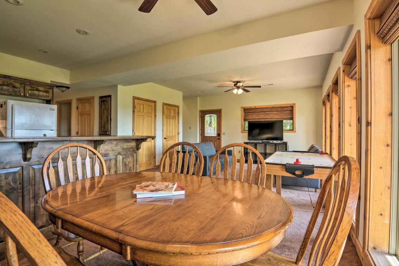 Spacious Log Cabin With Fire Pit And Game Room! Eureka Springs Exteriör bild