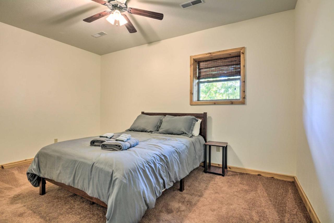 Spacious Log Cabin With Fire Pit And Game Room! Eureka Springs Exteriör bild
