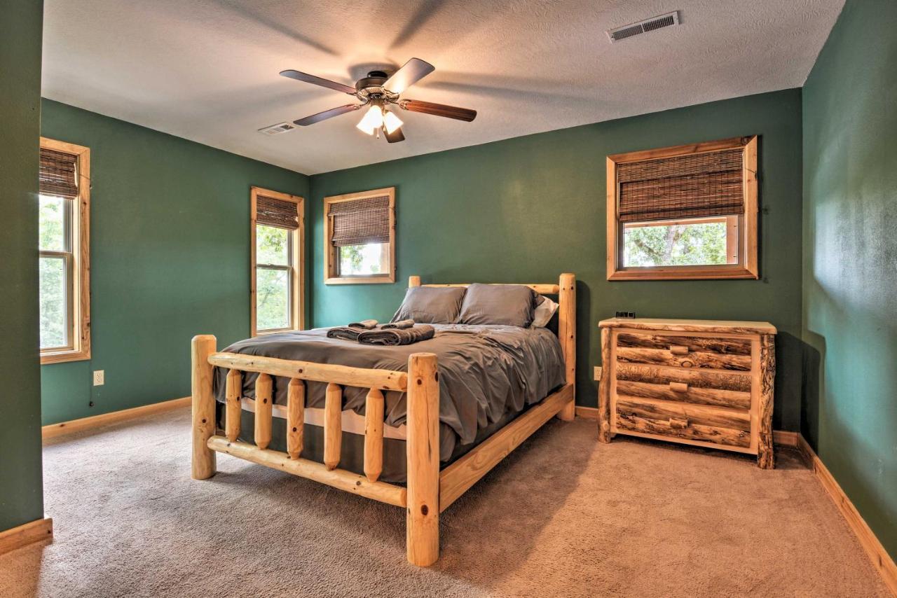 Spacious Log Cabin With Fire Pit And Game Room! Eureka Springs Exteriör bild